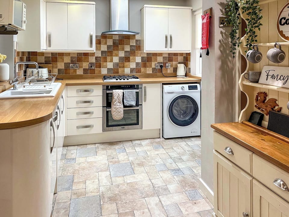 Kitchen | Turtwig Cottage, Blaenau Ffestiniog