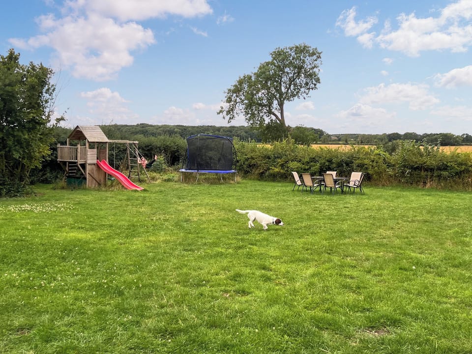 Outdoor | The Old Cottage, Langton by Wragby