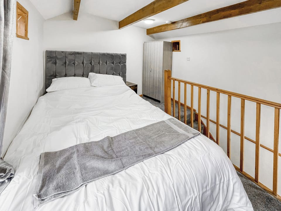 Double bedroom | Lincoln Heart House, Lincoln