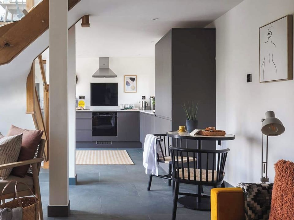 Kitchen | Acacia, Black Dog