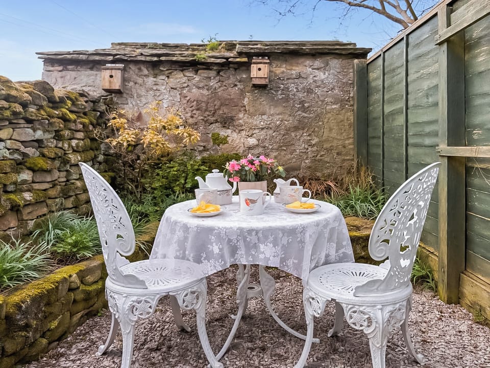 Sitting-out-area | Emily&rsquo;s Cottage, Hebden