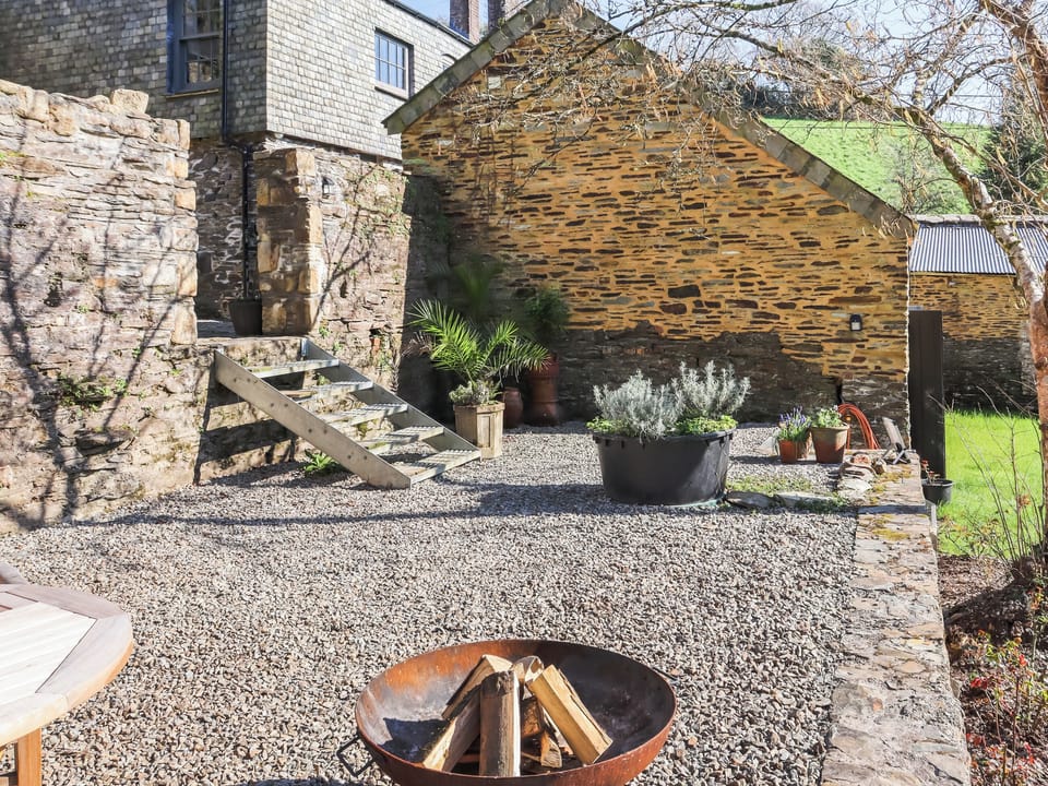 Sitting-out-area | Smelters Rest, Bere Alston