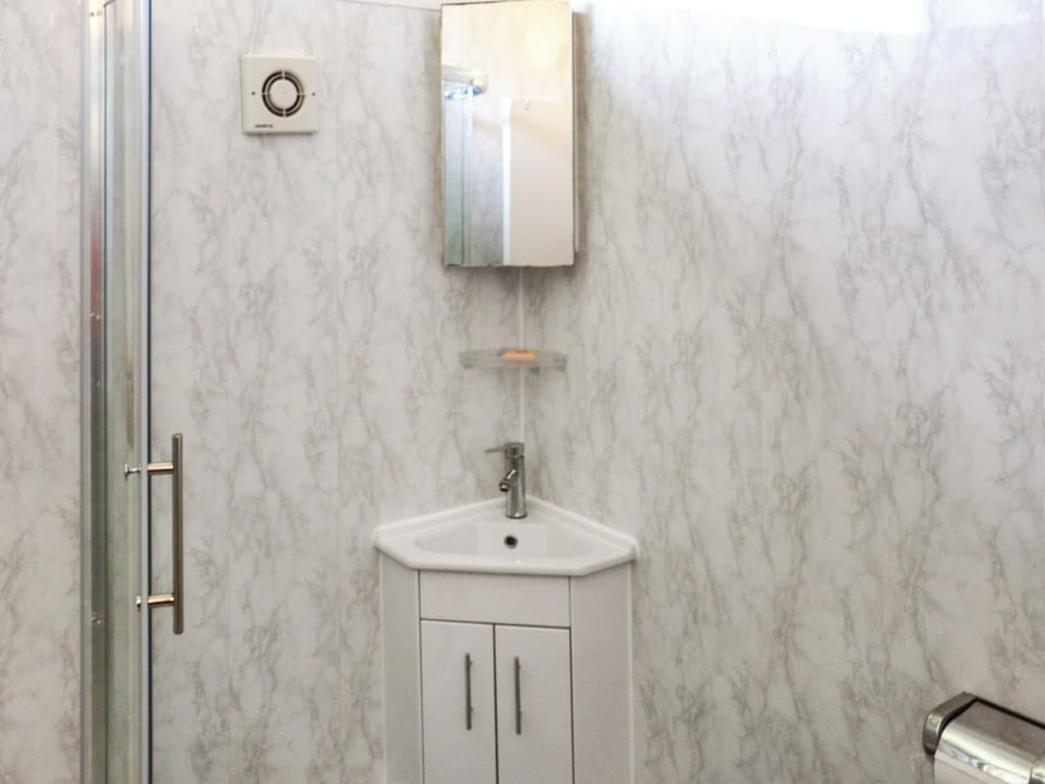 Bathroom | Noddfa, Newcastle Emlyn