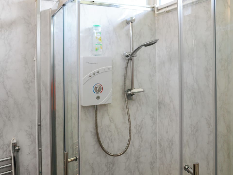 Bathroom | Noddfa, Newcastle Emlyn
