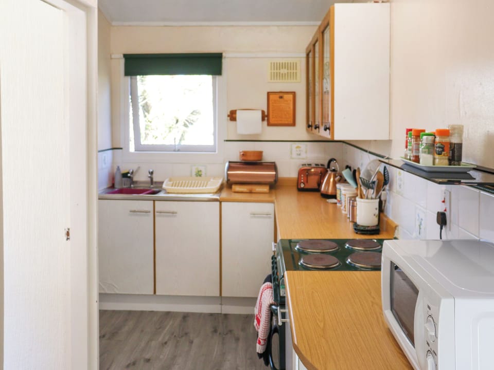 Bathroom | Noddfa, Newcastle Emlyn