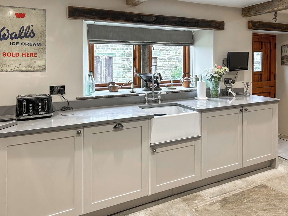 Kitchen | The Owd House, Chisworth