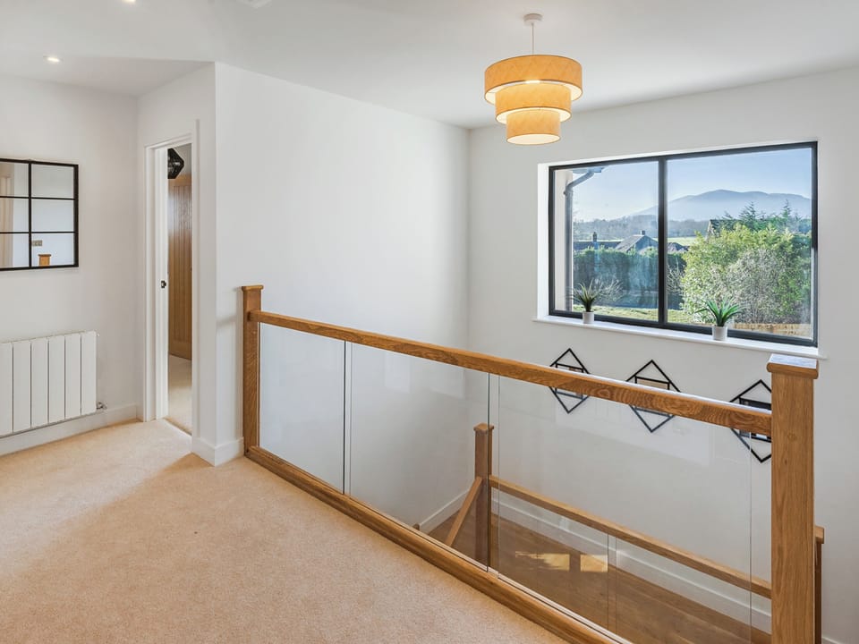 Landing | Beacon View, Leigh Sinton