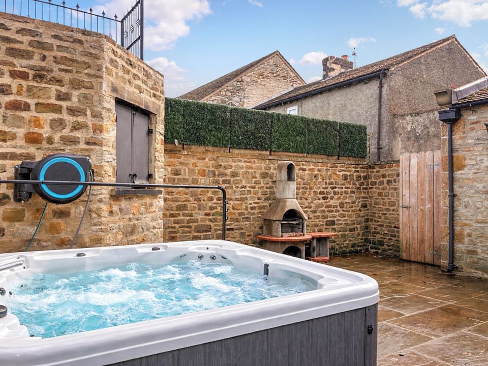 Hot tub | Saddle RoomGhyll Cottage, Leyburn