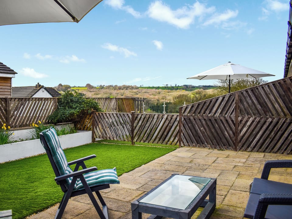 Garden | Honey Bee - Honeyhill Farm Holiday Retreats, Tytherleigh, near Axminster