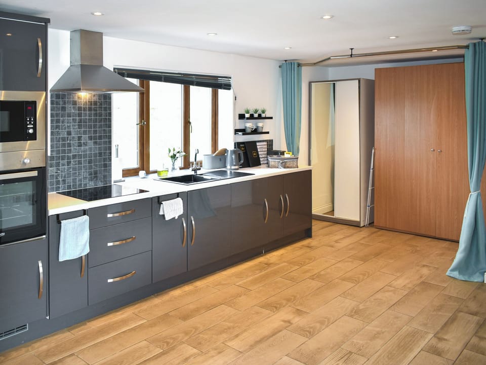 Kitchen | Honey Bee - Honeyhill Farm Holiday Retreats, Tytherleigh, near Axminster