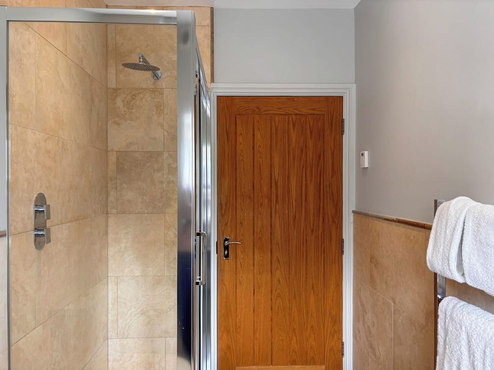 Bathroom | Stable Cottage - Saddle Room, Leyburn