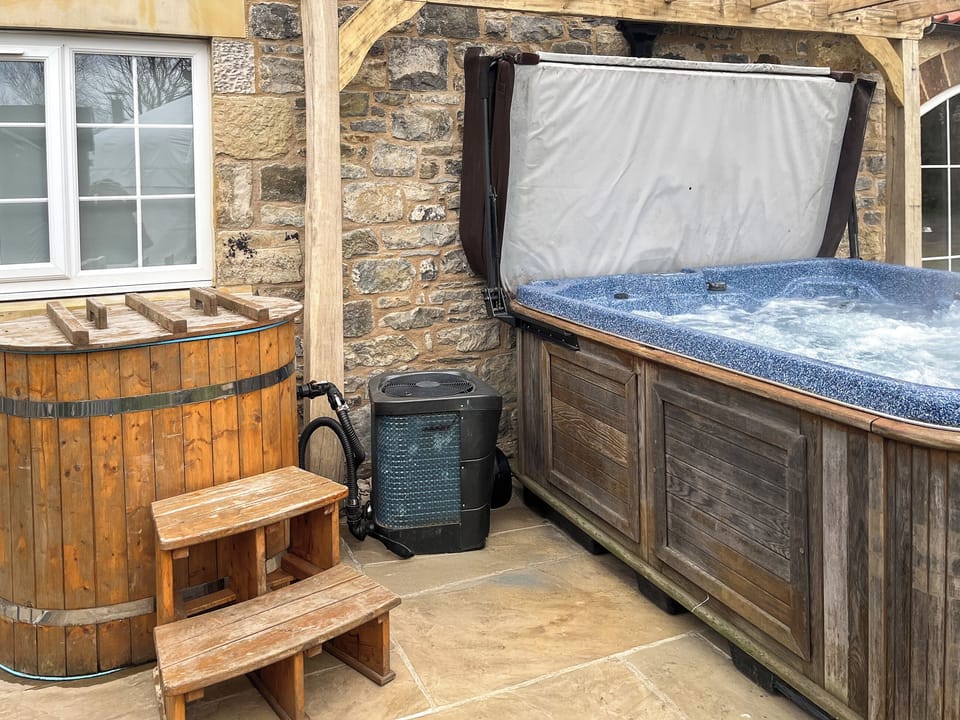 Hot tub | Ember Sky Yurt - Redstead Accomodation, Beadnell