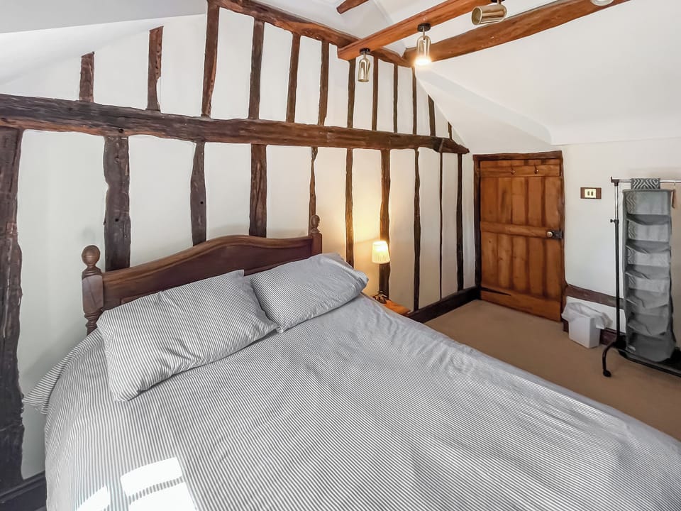 Double bedroom | The Farmhouse - Panorama Cottages, Llangollen