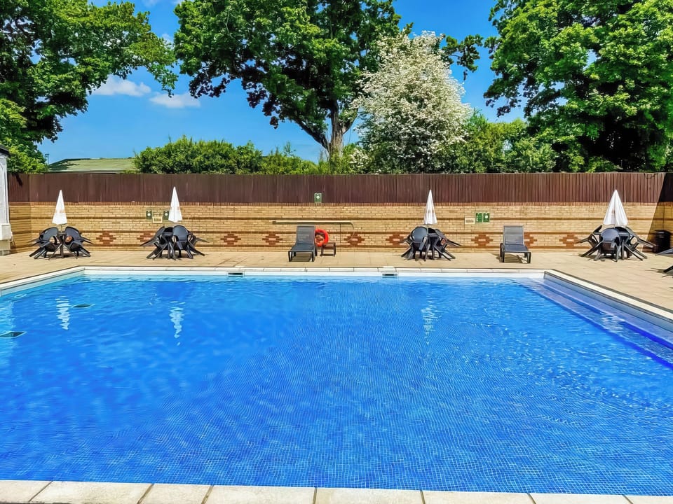 Swimming pool | Gold Series - 3 - Fairway Holidays, Sandown