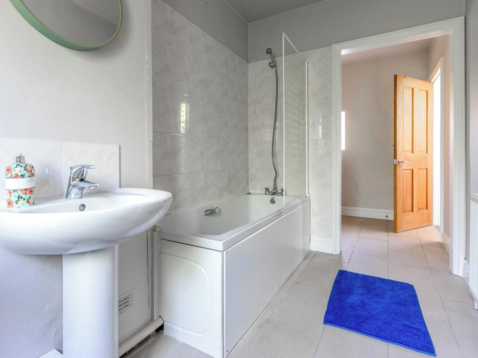 Bathroom | Riverside, Iden, Rye