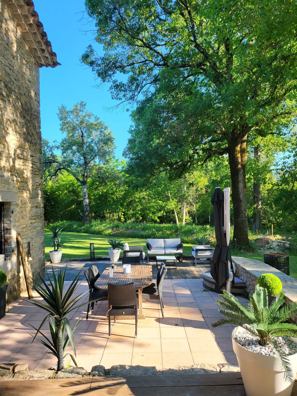 Outdoor dining