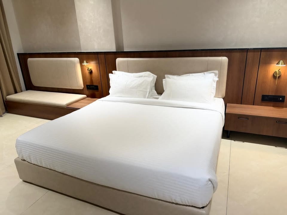 Desk, laptop workspace, WiFi (free)