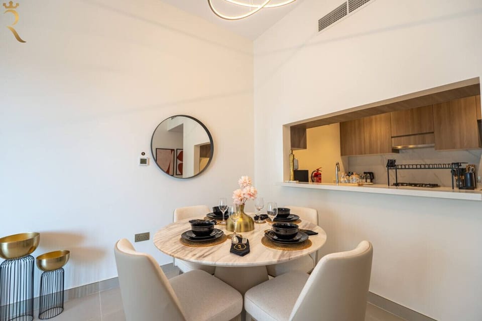 Cozy Dining Space – Enjoy meals in a dedicated dining area thoughtfully designed for comfort and convenience.
