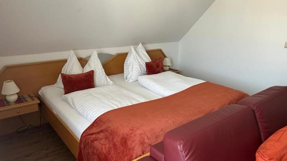 Comfort Double Room, Garden View | Blackout drapes, free WiFi