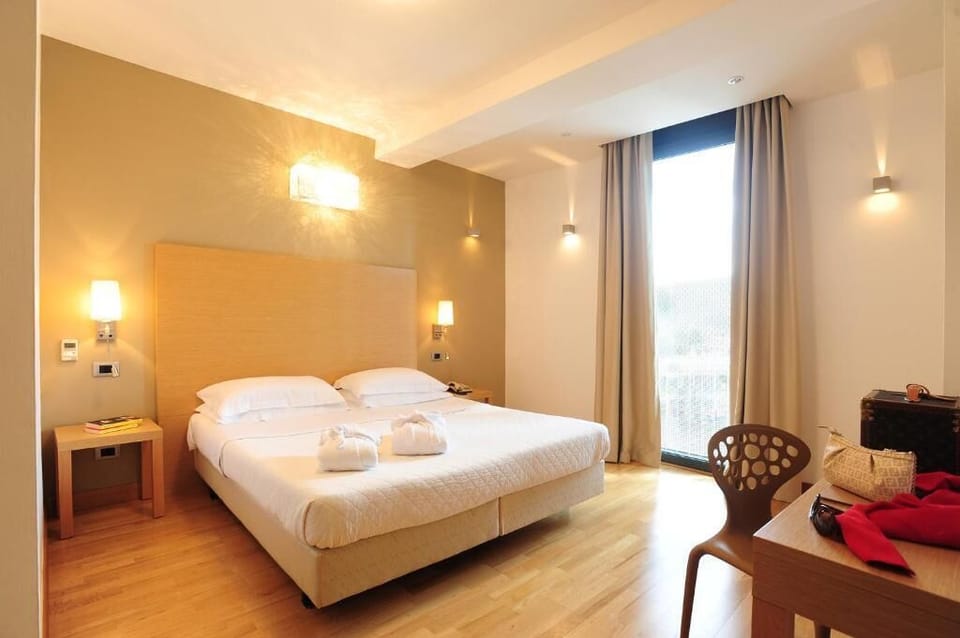 Standard Double or Twin Room, Pool Access | Desk, free WiFi, wheelchair access