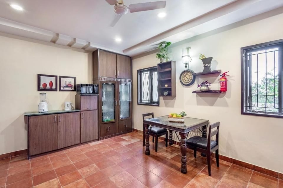 Deluxe Villa, Balcony, City View | Dining