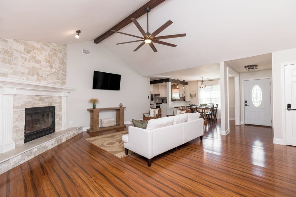 Living Room w/Smart TV, Sofa, & Chairs