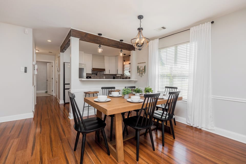 Dining Area w/Dining Table & Bar Seating (Seats 8 Total)