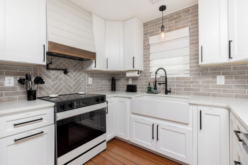 Fully Equipped Kitchen w/Essentials