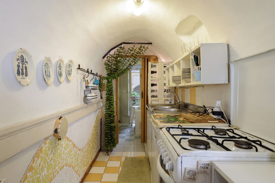 Apartment (1 Bedroom) | Private kitchen | Stovetop, cookware/dishes/utensils