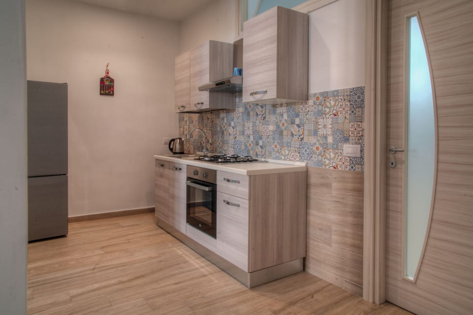 Apartment (1 Bedroom) | Private kitchen | Oven, stovetop, electric kettle, cookware/dishes/utensils