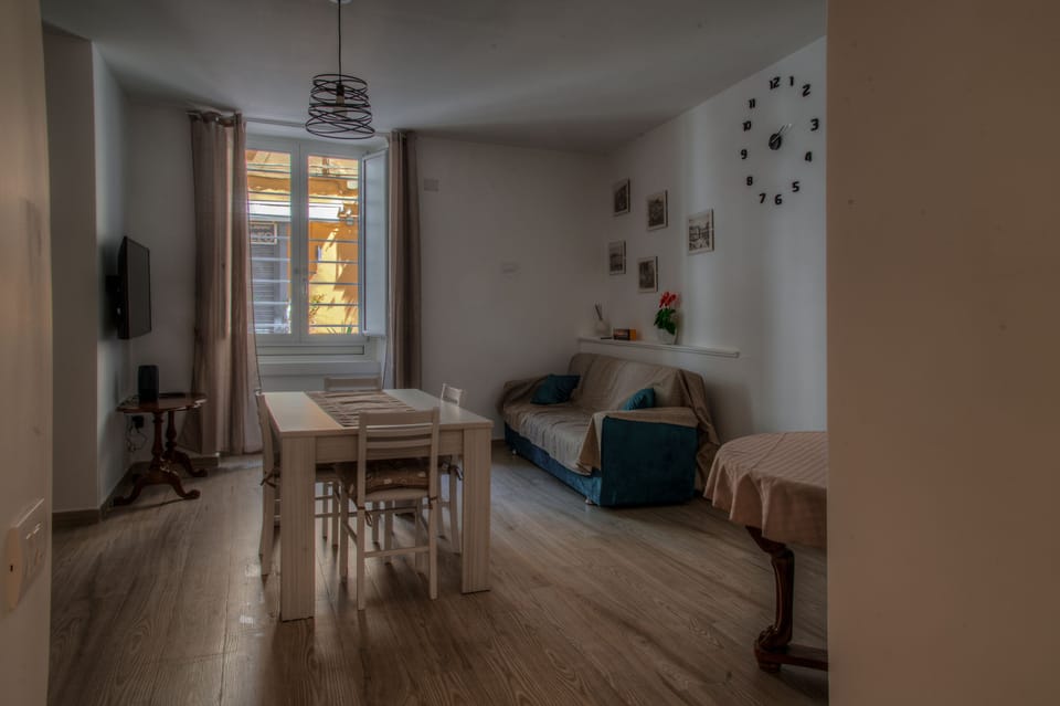 Apartment (1 Bedroom) | Living area | TV