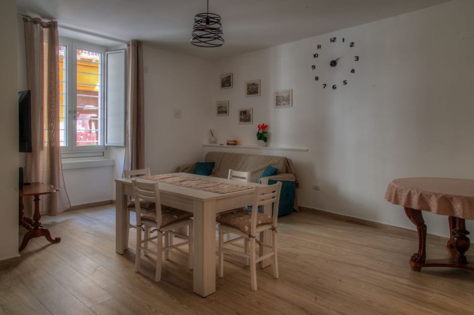 Apartment (1 Bedroom) | Living area | TV