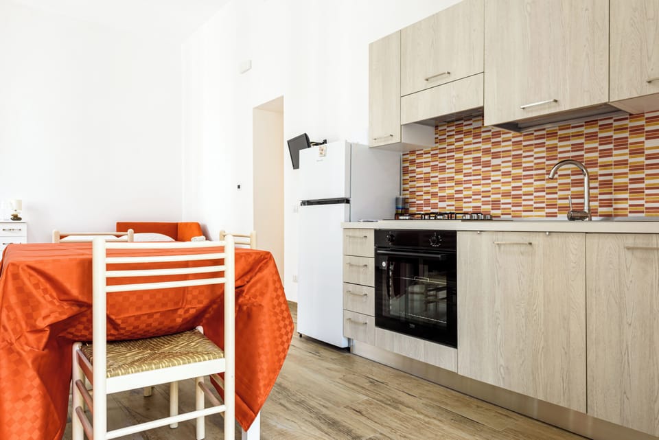 Apartment (0 Bedroom) | Private kitchen | Espresso maker, oven, stovetop, electric kettle