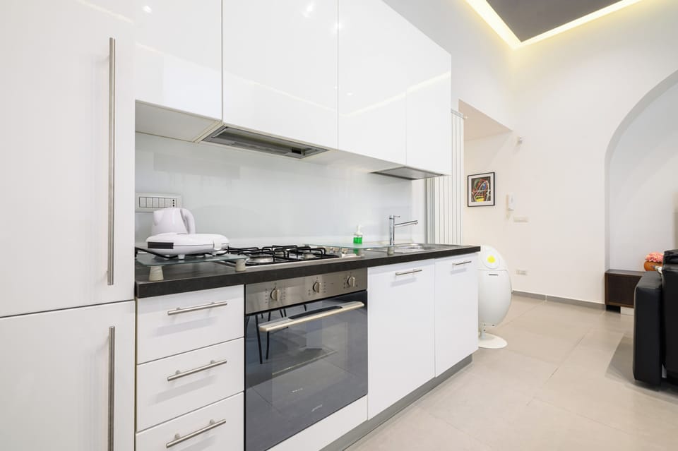 Apartment (1 Bedroom) | Private kitchen | Espresso maker, microwave, oven, stovetop