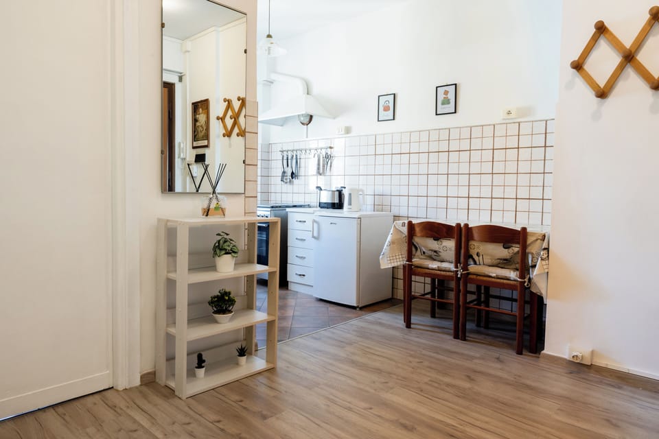 Apartment (2 Bedrooms) | Private kitchenette | Oven