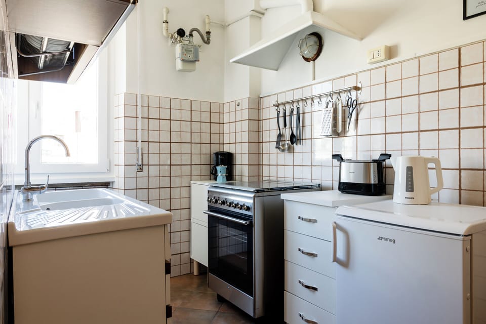 Apartment (2 Bedrooms) | Private kitchenette | Oven