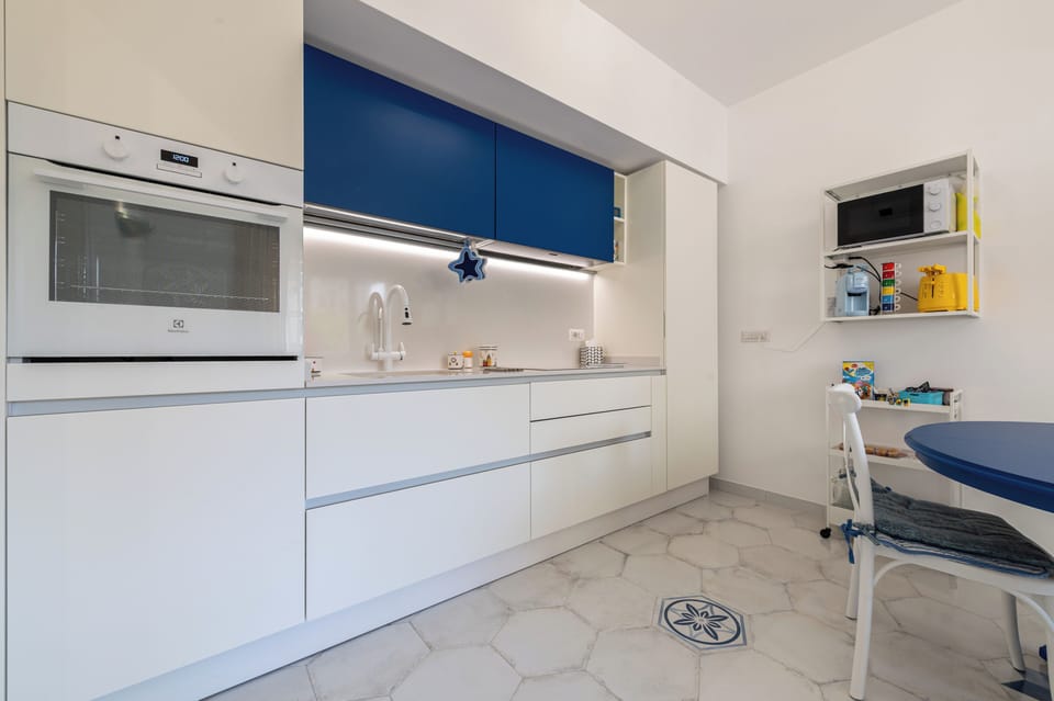 Apartment (2 Bedrooms) | Private kitchen | Espresso maker, microwave, oven, stovetop