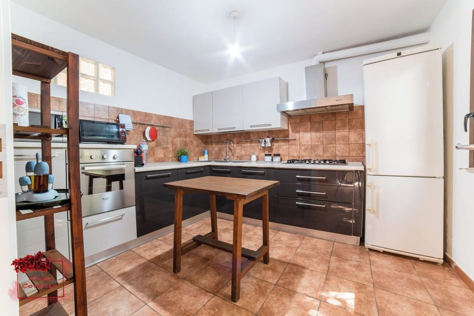Apartment (3 Bedrooms) | Private kitchenette | Espresso maker, microwave, oven, electric kettle