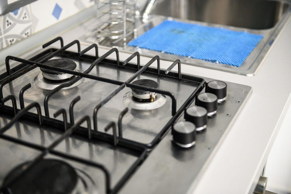 Apartment (1 Bedroom) | Private kitchen | Oven, stovetop, electric kettle, cookware/dishes/utensils