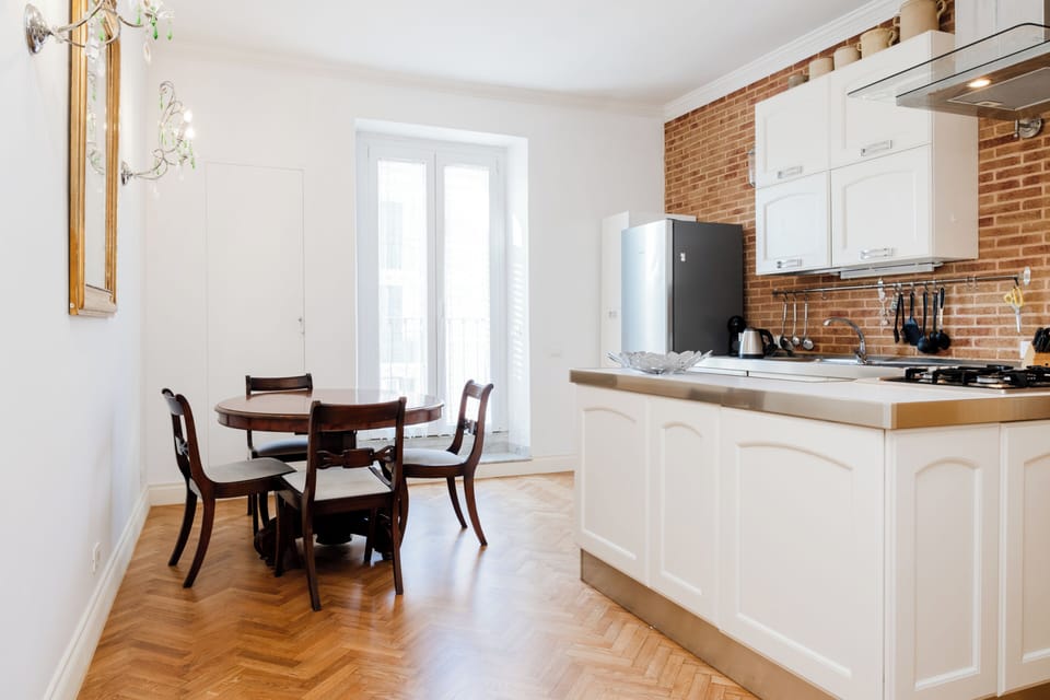 Apartment (3 Bedrooms) | Private kitchenette | Microwave, oven, electric kettle