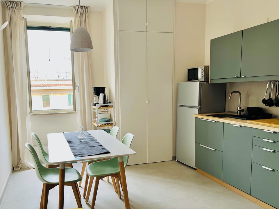 Apartment (2 Bedrooms) | Private kitchen | Microwave, oven, stovetop, dishwasher