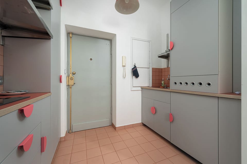Studio Suite | Private kitchenette | Fridge, stovetop, coffee/tea maker, electric kettle