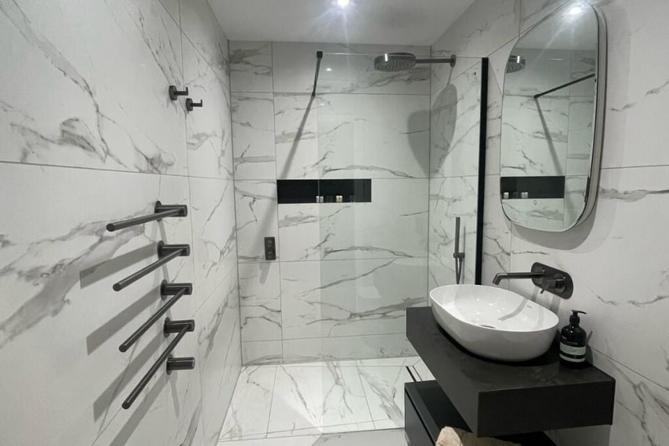 Standard Double Room | Bathroom | Free toiletries, hair dryer, towels, soap