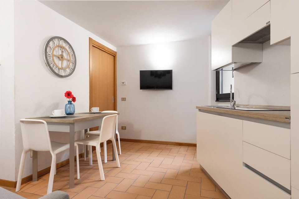 Basic Studio | Private kitchen | Espresso maker, electric kettle