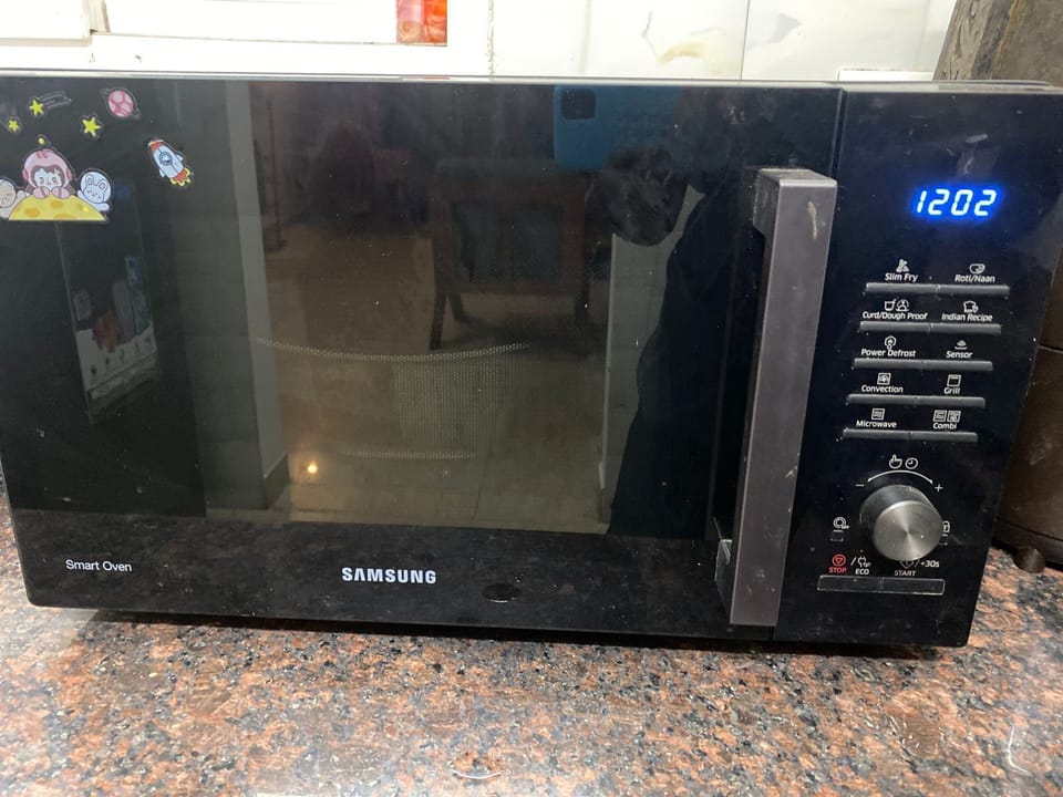 Deluxe Room | Microwave