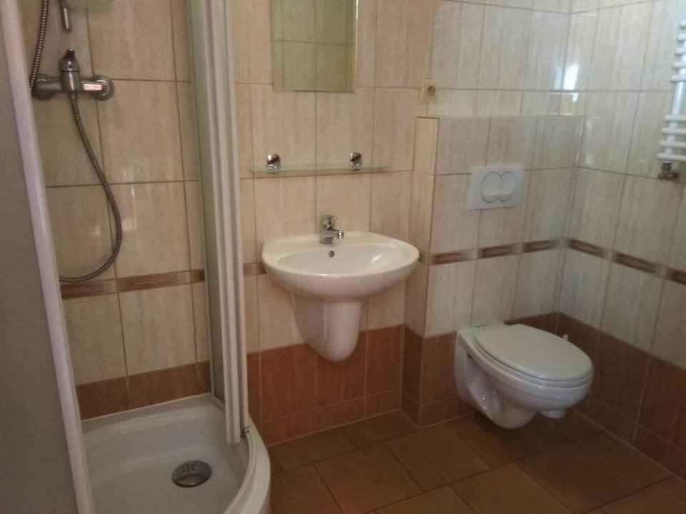 Comfort Triple Room | Bathroom