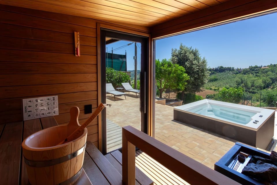Villa Pietrarosa by MMega Villa in Marche