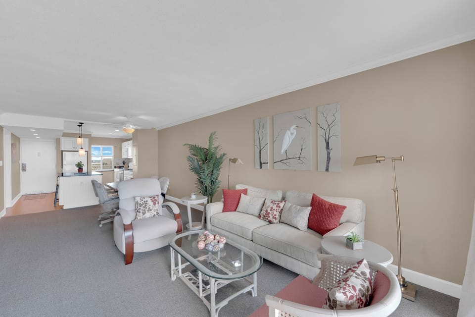 Cozy monthly rental located directly on the gulf 