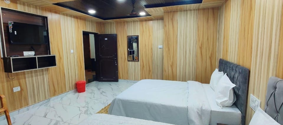 Standard Double Room, Multiple Beds | Hypo-allergenic bedding, soundproofing, free WiFi