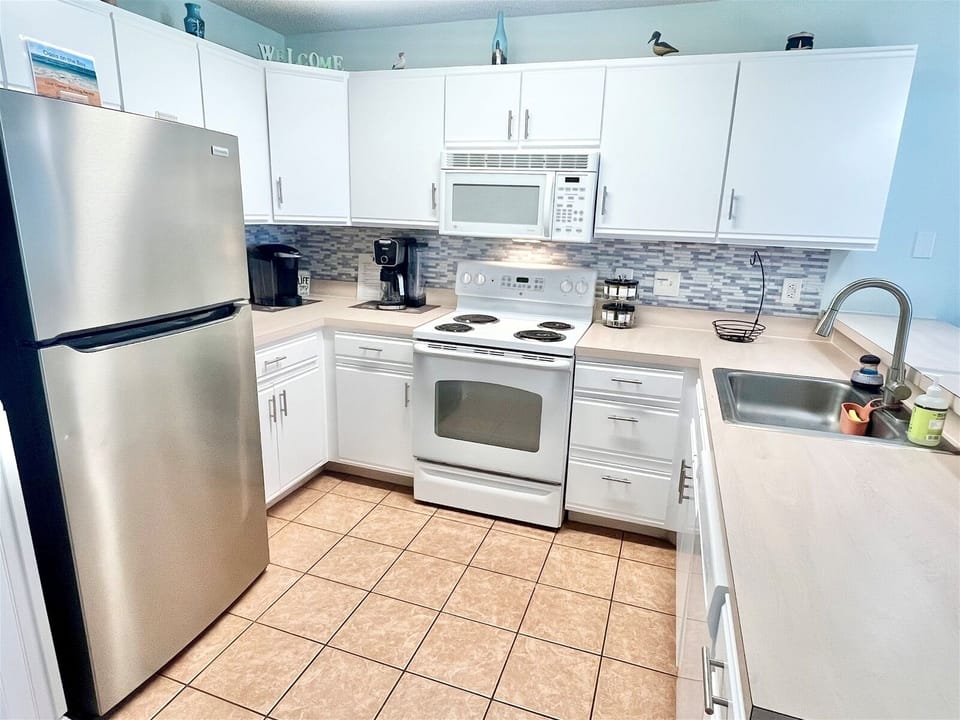 Kitchen with breakfast bar